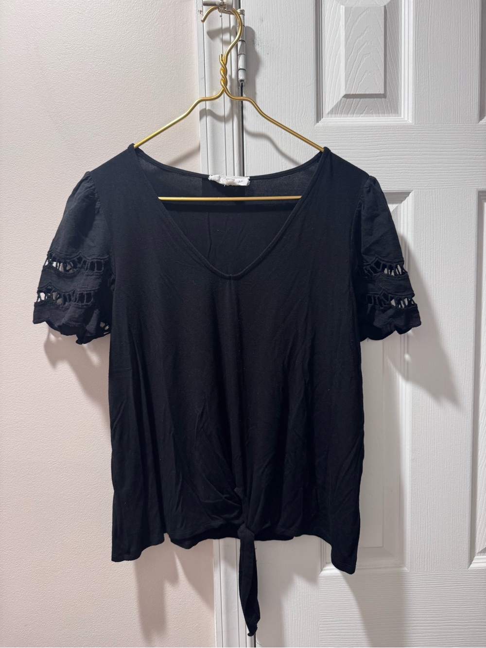 Brea Canyon Black Tie Front Eyelet Sleeve Top Medium